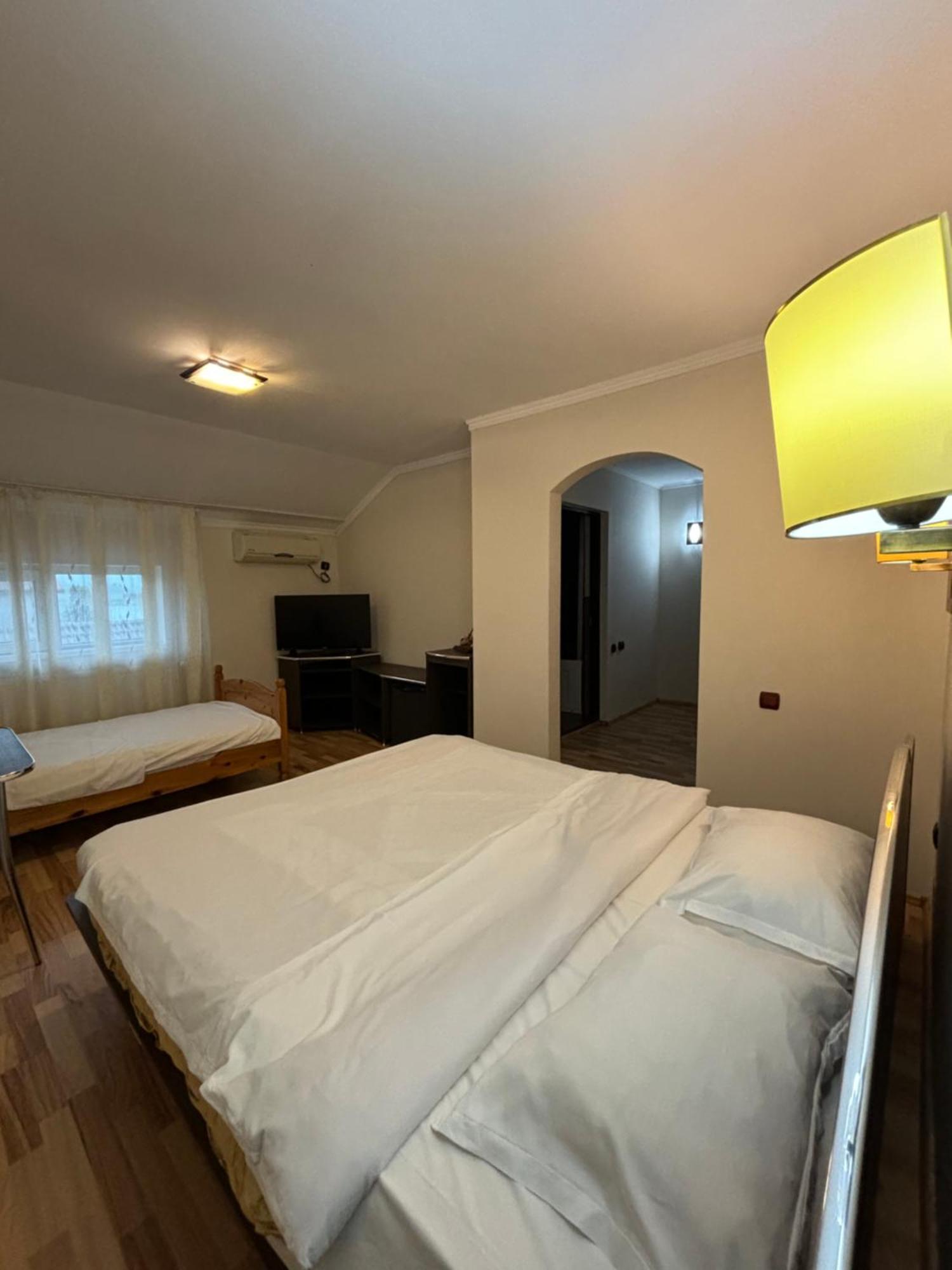Complex Daniel'S Hotel Orastie Luaran gambar