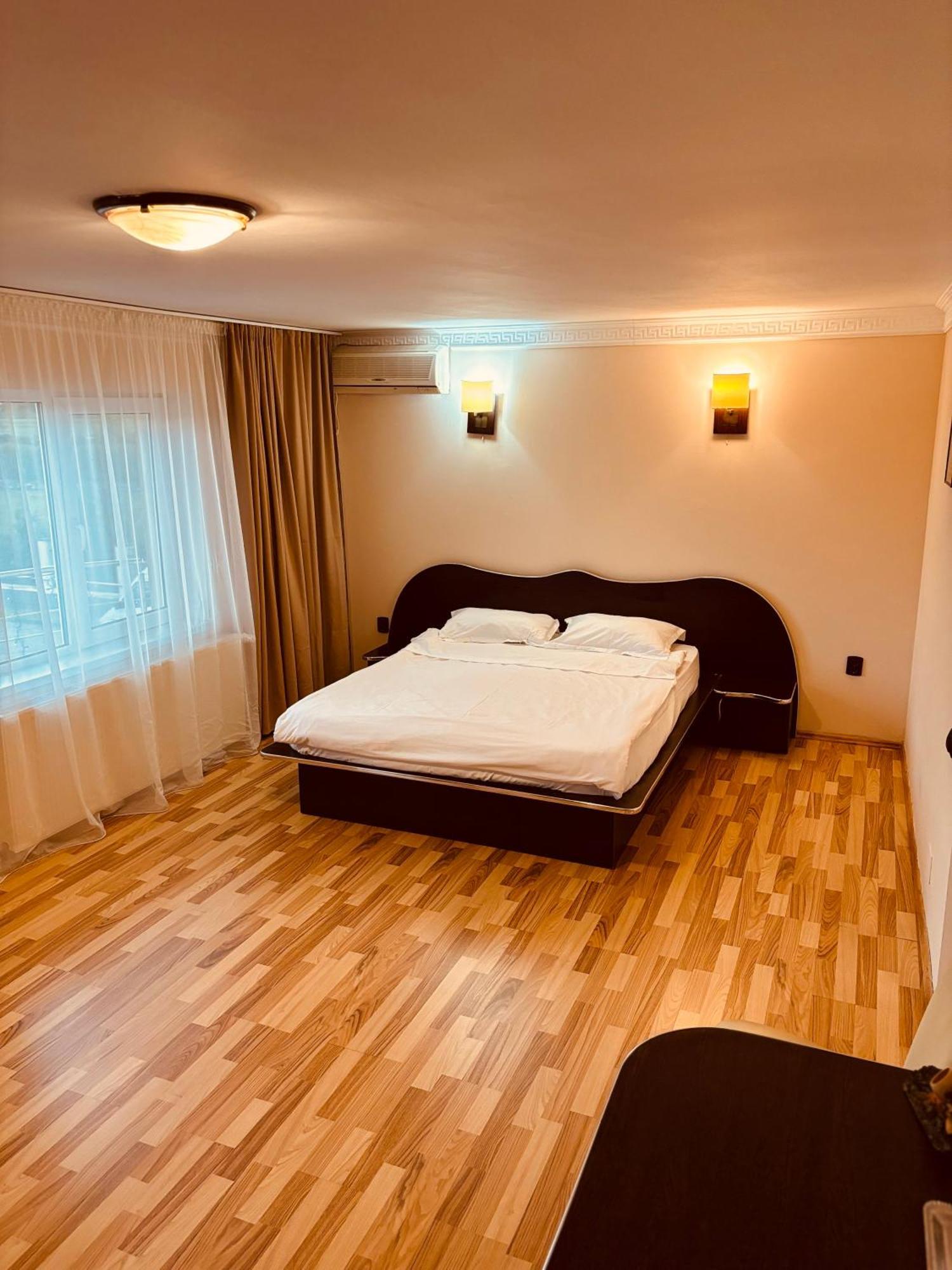 Complex Daniel'S Hotel Orastie Luaran gambar