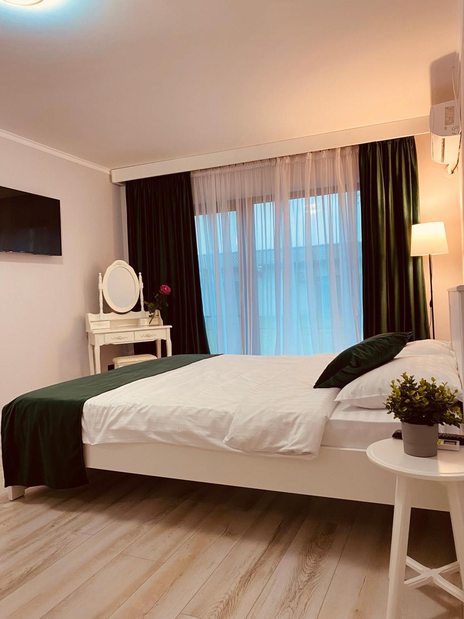Complex Daniel'S Hotel Orastie Luaran gambar